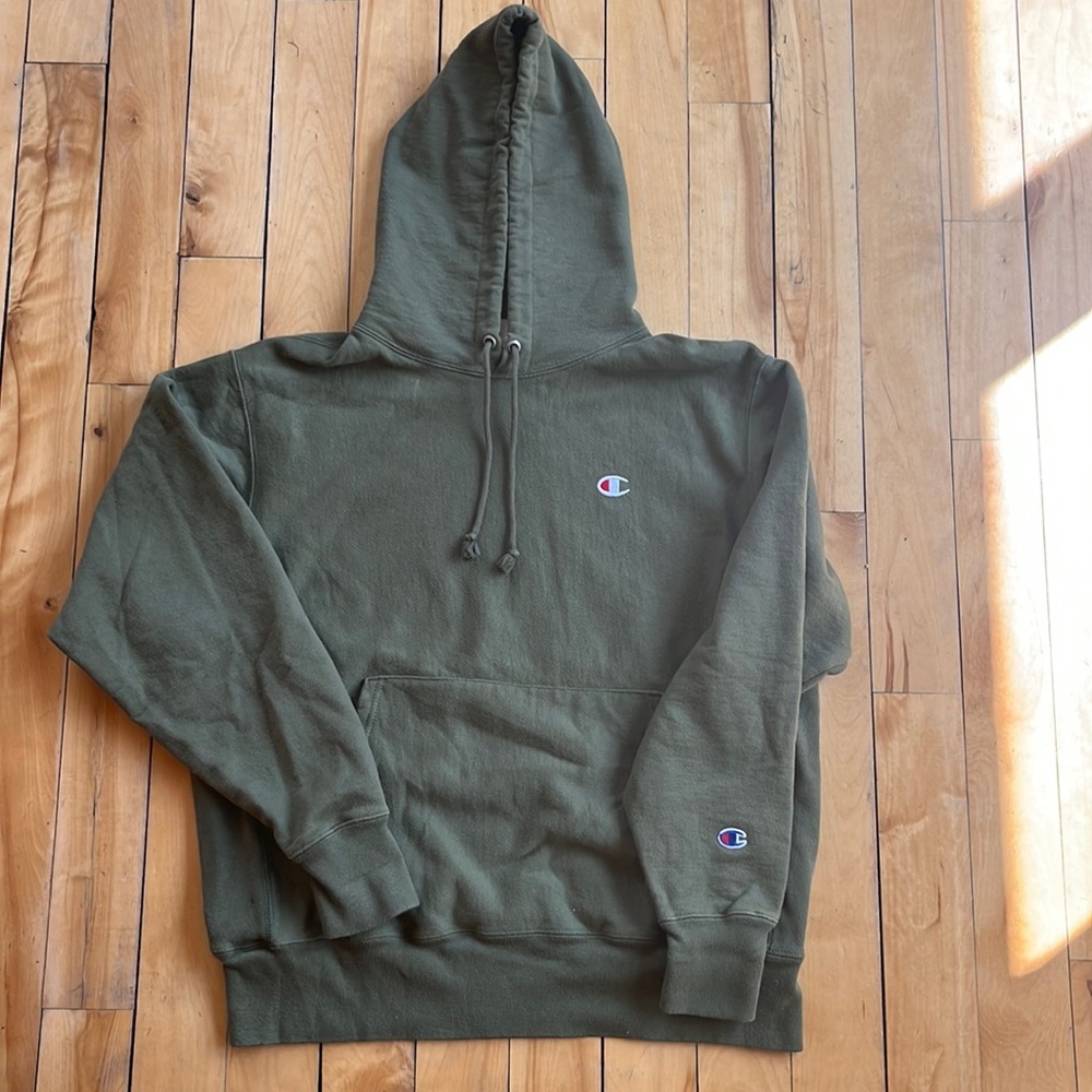 Champion Mens Hoodie in excellent condition!